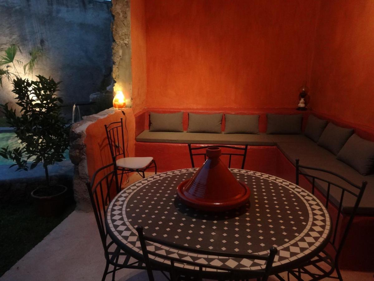 Les Remparts Bed & Breakfast Капестон Екстериор снимка