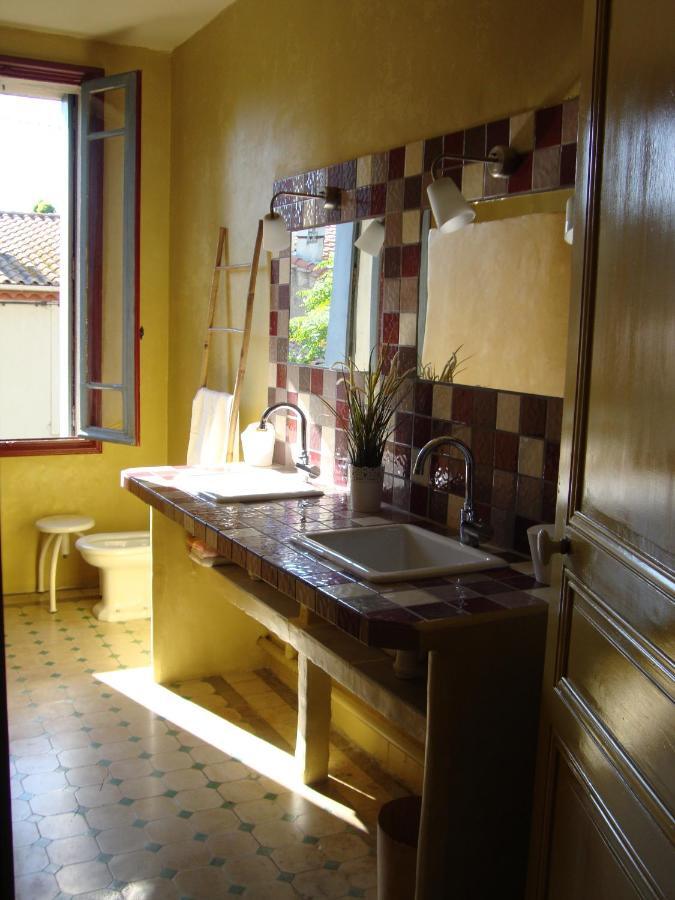 Les Remparts Bed & Breakfast Капестон Екстериор снимка