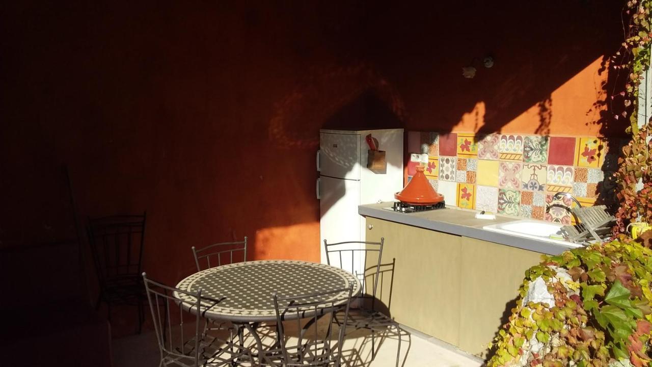 Les Remparts Bed & Breakfast Капестон Екстериор снимка