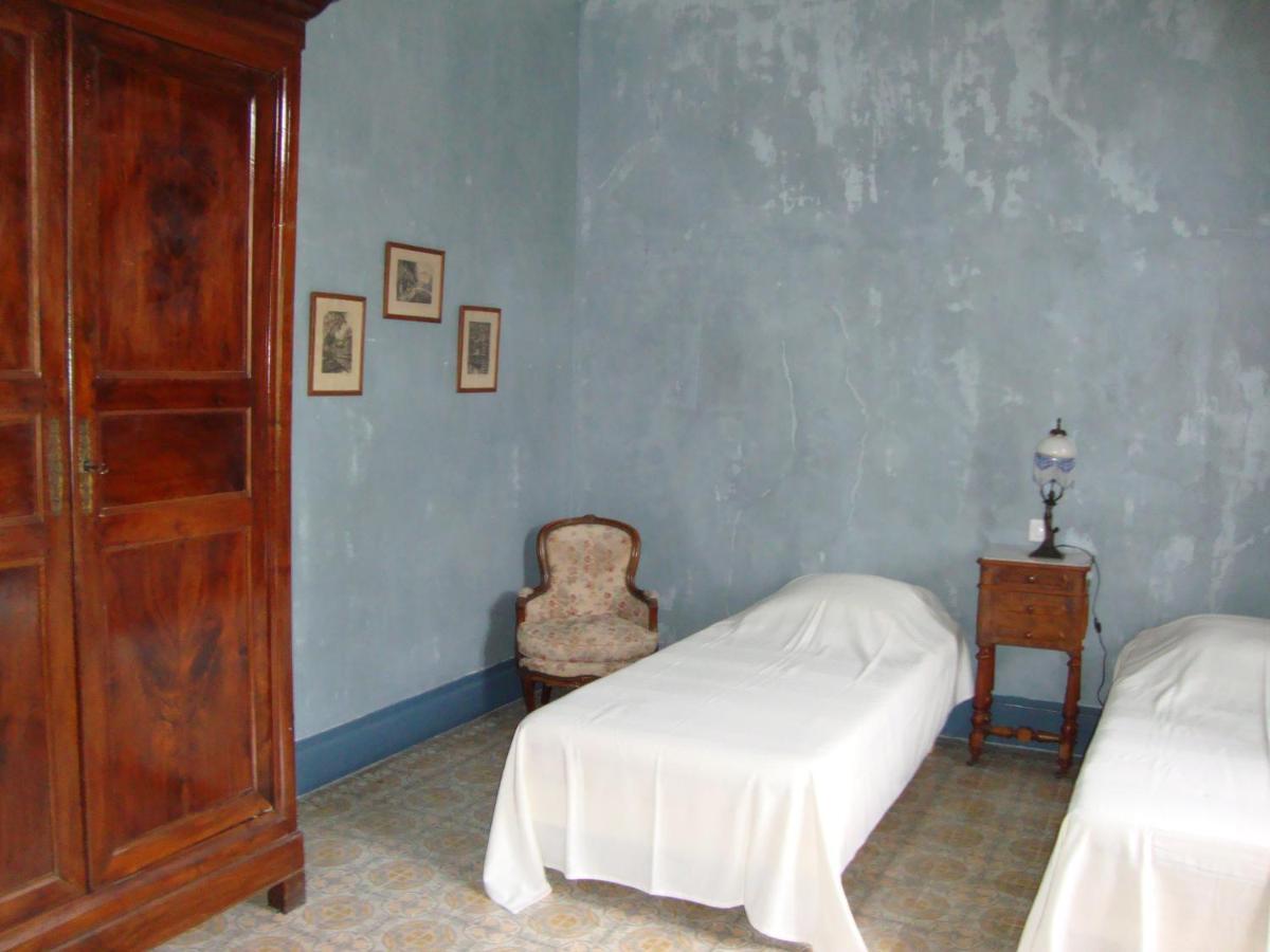 Les Remparts Bed & Breakfast Капестон Екстериор снимка